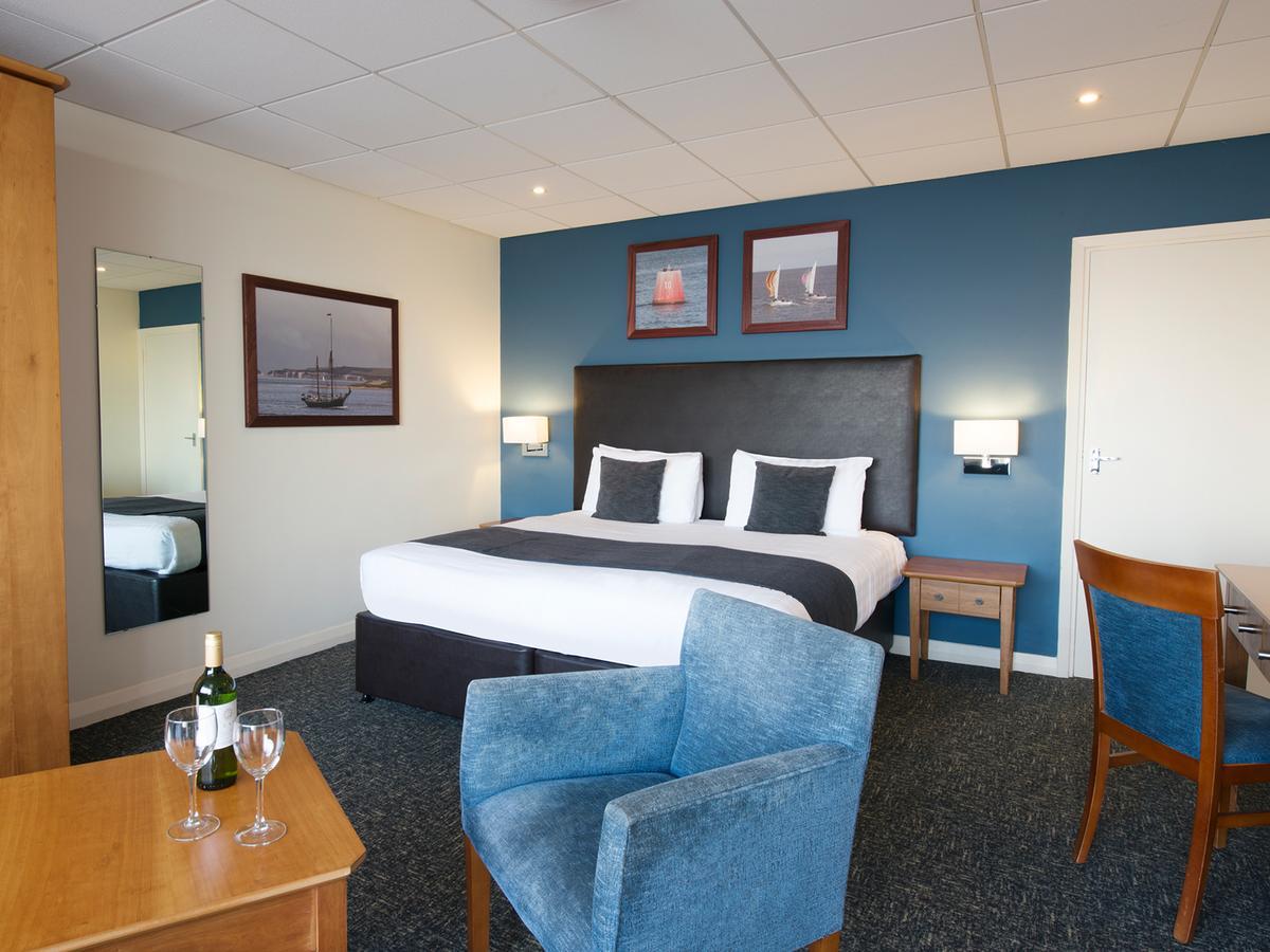 Sandbanks Hotel Пул Экстерьер фото
